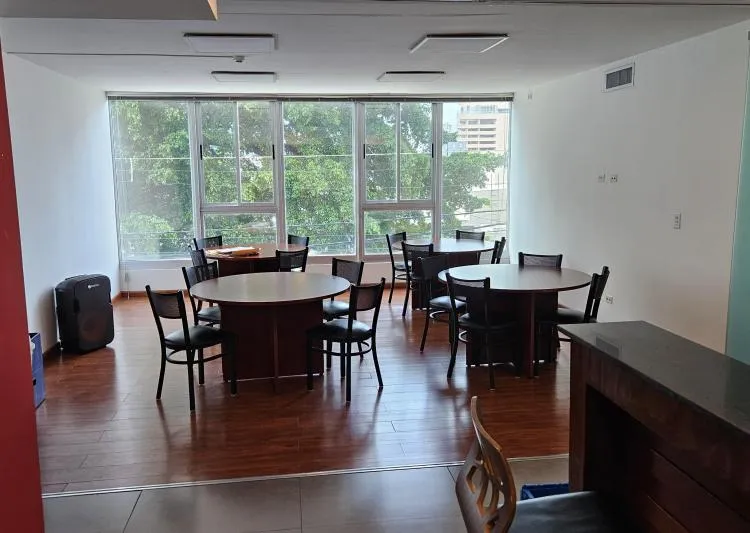 Venta de Local comercial con bodega en Coco del Mar, vista 2