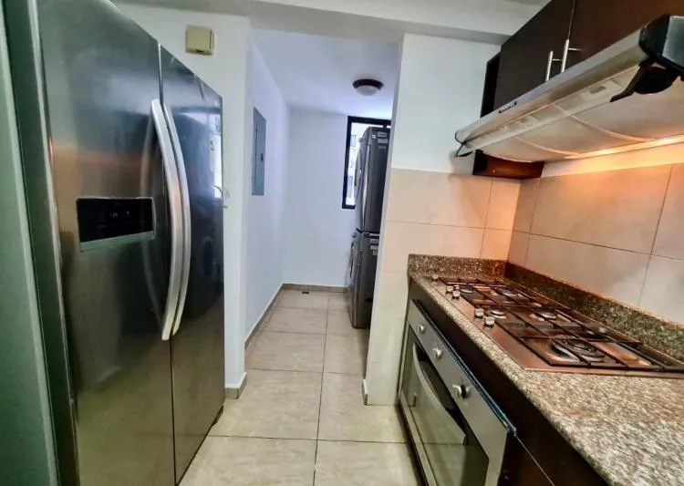 Alquiler en edificio en Condado del rey, vista 2