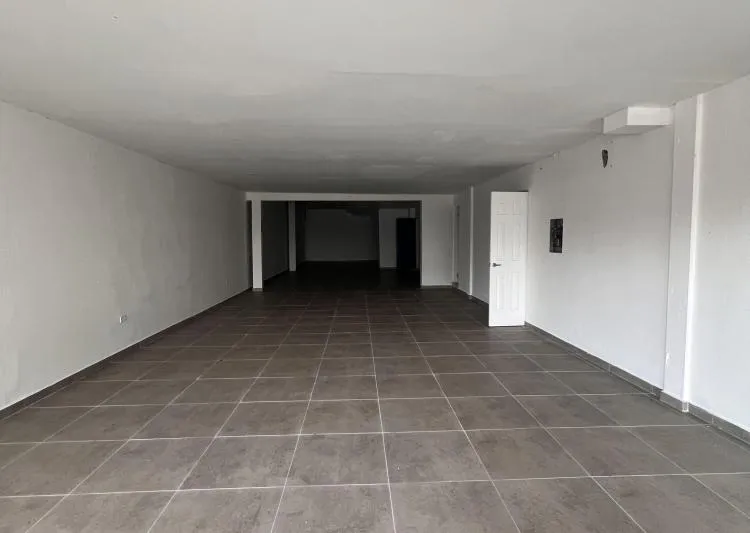 Alquiler de Local Comercial Frente a Sertracen, vista 3