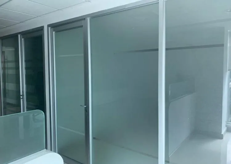 Alquiler de Oficina en plaza comercial en Vía Brasil, vista 2