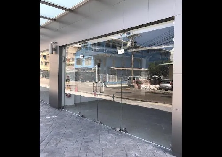 Alquiler de local en Vía Porras, vista 3