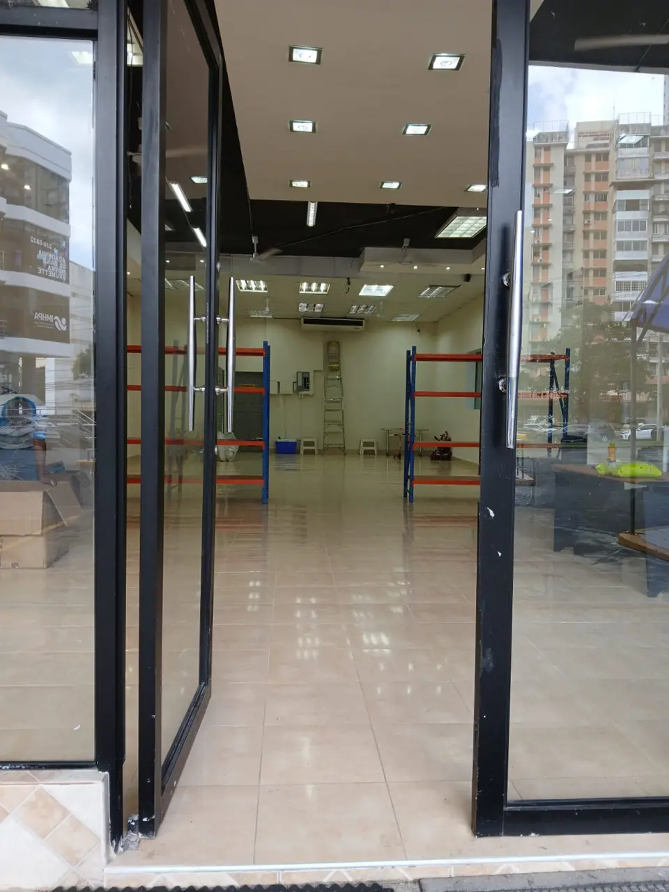 Alquiler de local en PLaza Sun Tower Mall
