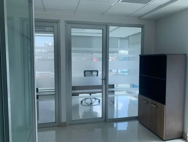 Alquiler de Oficina en plaza comercial en Vía Brasil