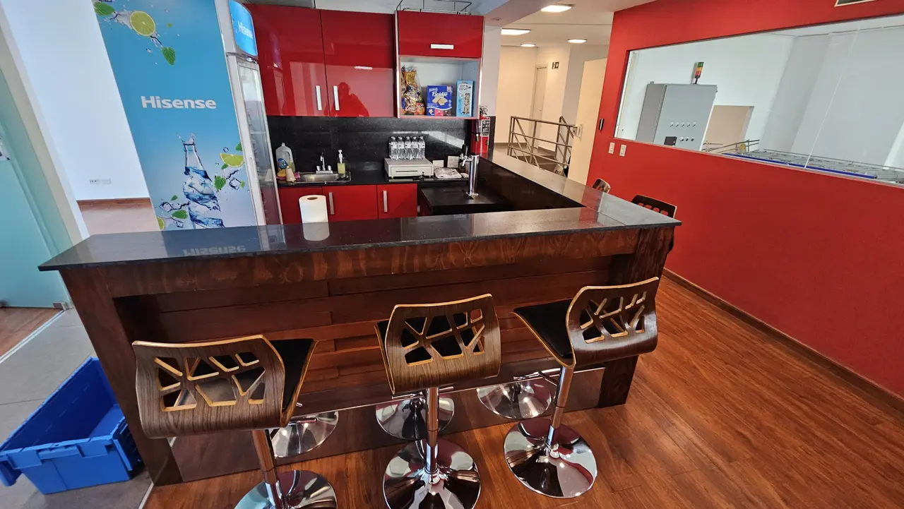 Venta de Local comercial con bodega en Coco del Mar