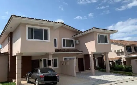 Venta de casa en Brisas del Golf
